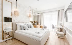 Deo Plaza Deluxe by Noclegi Renters